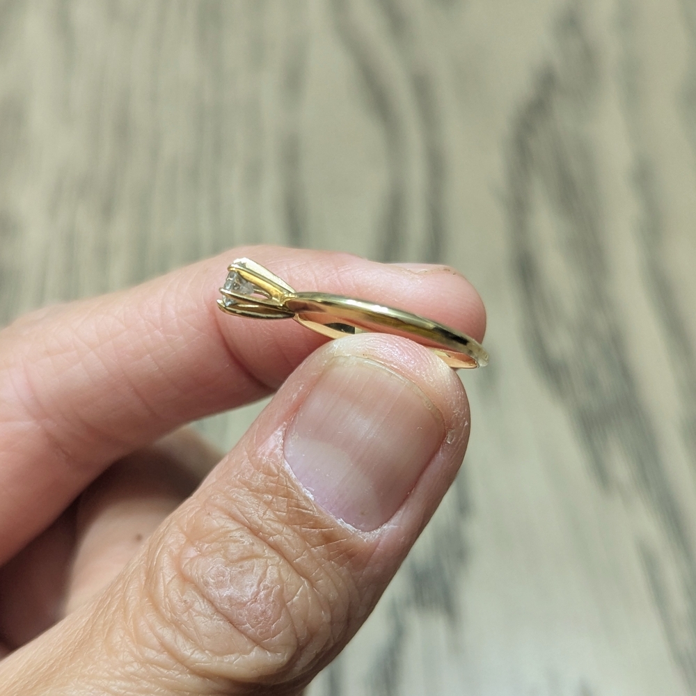 Elegant Gold Ring with Diamond Accent / Size 4 - Picture 4 of 7